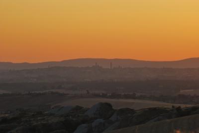 Siena al tramonto vista dall Crete Senesi